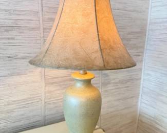 34 PorcelainGlazedUrnBaseLampwBellShade