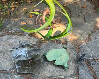 118 4ExteriorGardenArt