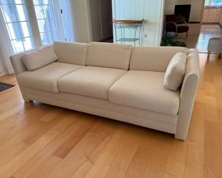 12 3CushionedSofaUpholsteredinLinenwSidePillows