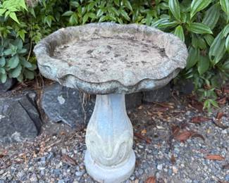 87 ConcreteGardenBirdBath