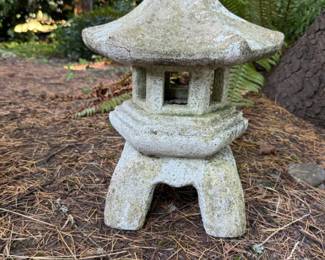 85 JapaneseConcretePagodaLantern