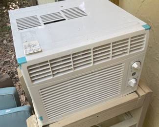 Portable GE air conditioner with stand