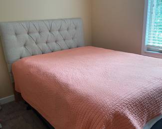 Queen bed $250