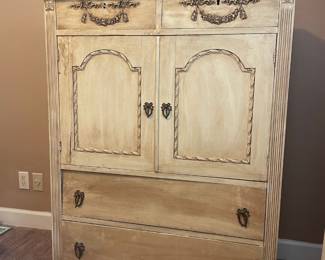 Antique dresser, part of bedroom set. Set $250