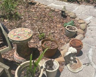 More pots and garden decor