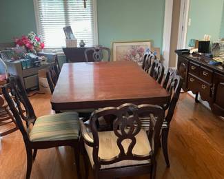 Dining table , 8 chairs, two extra leaves $350