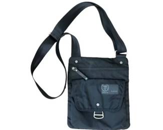 TUMI/essential Gear