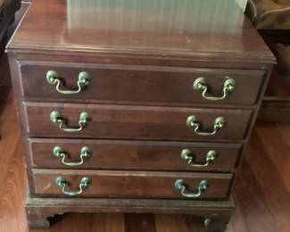 Ethan Allen Georgian Court Bedside Chest 4 drawer nightstand