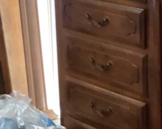 5 drawer Chest Dresser