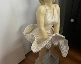 Marilyn Monroe Statue