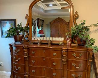 Dresser with mirror, Home decor
