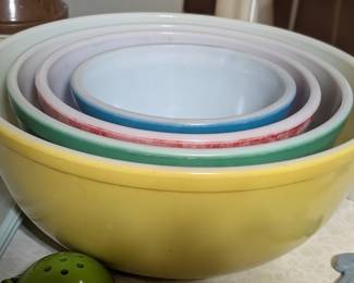Pyrex Primary Colors Mixing Bowls