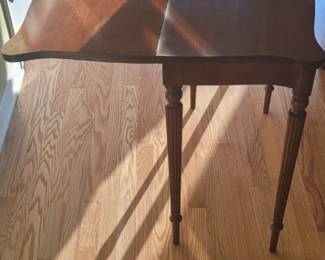 Drop leaf Table 14-28"w top, 29" W 29"H