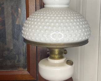 Vtg milk glass hobnail lamp