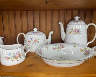 Minton Marlow Bone China Dinnerware set floral gold trim