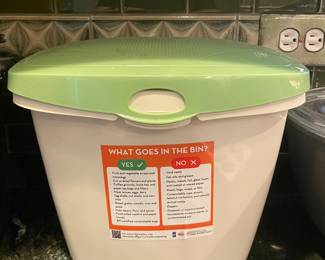 Compost bin