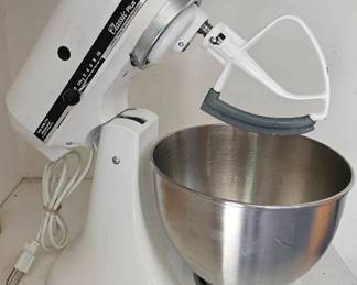 Vintage Kitchen Aid Classic Plus Mixer