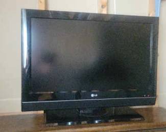 LG TV Model 32LC7D