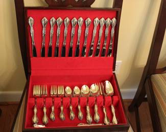 Oneida Canada "Cantata" stainless steel 68 piece set and wood case