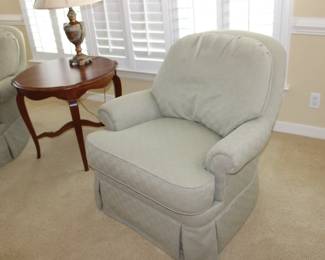 Ethan Allen swivel chair