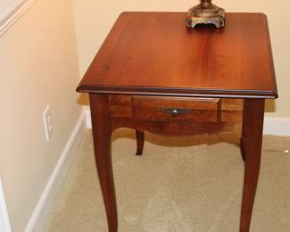 Ethan Allen end table with drawer