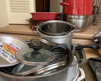 Lot Of Assorted Cooking And Baking Pans