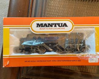 Mantua HO scale Burlington train cars