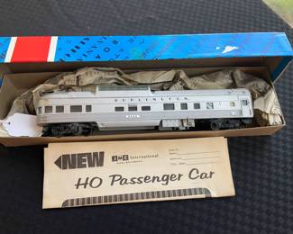 HO scale Burlington train cars