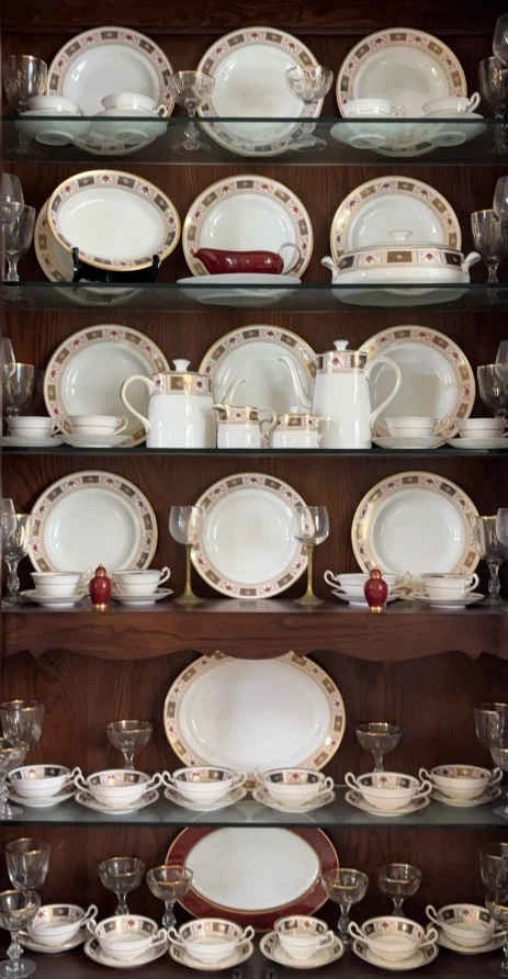 01 Royal Crown Derby Derby Border Fone Bone China Full Set Pure British Porcelain. CASE NOT INCLUDED