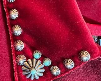 A close look at the details on the red jacket