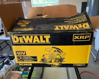 This 18V Dewalt Saw looks like new. We don't have the charger. The charger stayed with our client, he needs it to charge his Dewalt drill...
