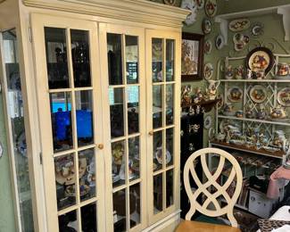 China Hutch and Table & 6 Chairs