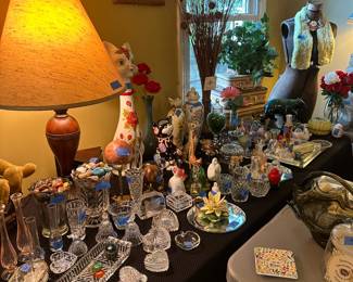 Vintage and Newer Home Decor --- Lots of Cat Figures