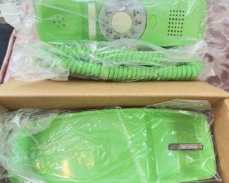Brand new OLD stock! Old phone never opened or used in a lime green. Totally Brady!