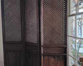 Antique screen