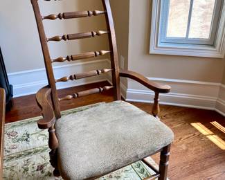 Unique Vintage Dinning Table with two leaves (in table in pic) and 6 very interesting chairs (2 Captain)
Available for Pre Sell