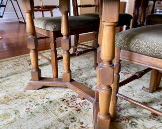 Unique Vintage Dinning Table with two leaves (in table in pic) and 6 very interesting chairs (2 Captain)
Available for Pre Sell