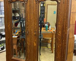 Wardrobe With Mirrors And Drawers