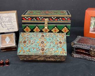 9 Decorative Boxes and 5 Miniature Mugs
