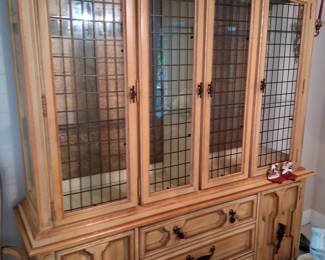 Diningroom Hutch