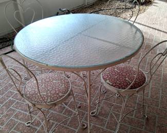 Bistro metal table and 4 chairs
