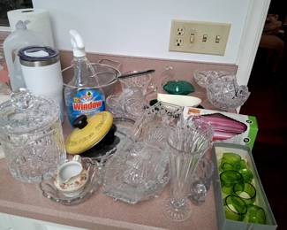 Lots of vintage glassware