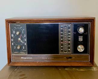 Maganavox Solid State AM/FM Radio Alarm Clock in Working Condition