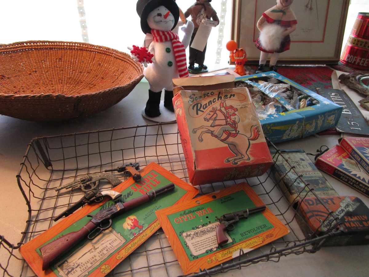 Vintage Marx toy guns w/package, Native bowl, vintage Christmas