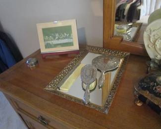 Dresser set and mirrror