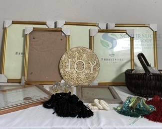 Frames & Decor