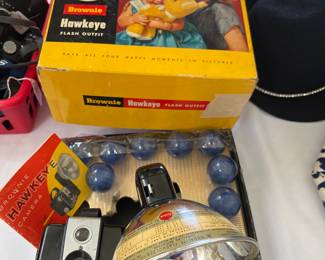 Kodak Brownie Hawkeye Camera w Flash Outfit