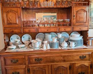 Gorgeous hutch....this has a matching table in excellent condition.