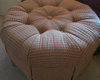 Hounds tooth Ottoman hasock