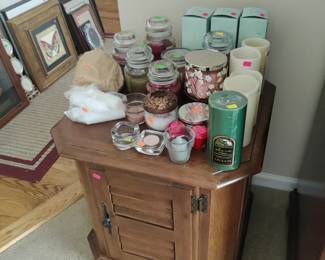 end table, candles